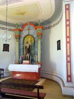 Dokončený oltář i stěny