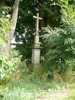 Kamenný kříž v Lučicích