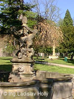 Tovačov, Zámek - zámecký park - kašna