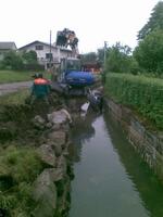 Oprava zdi potoka u bývalé moštárny