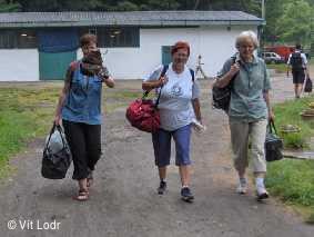 Ranní přesun k autobusu